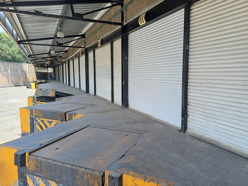 Bodega En Renta De 8,402 M2 Con Oficinas Y Andenes En Cuautitlan Izcalli