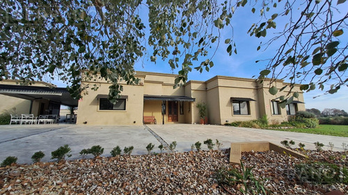 Casa En Venta En Chacras De La Cruz, Capilla Del Señor, Exaltación De La Cruz