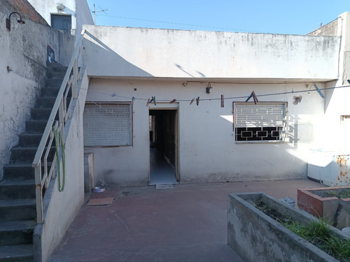 Casa De 4 Ambientes Con Gran Patio Y Terraza