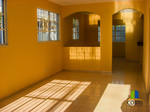 Imagen 3 de 10 de Casa De Dos Niveles En Las Cayenas Santiago Rd