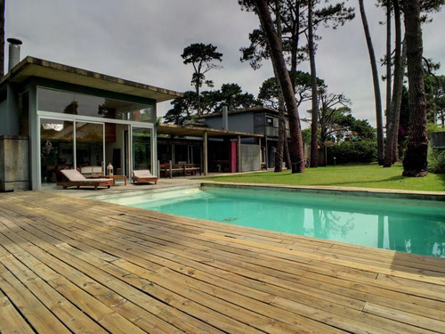 Casa En Alquiler Por Temporada De 4 Dormitorios En Playa Mansa (ref: Bpv-7271)