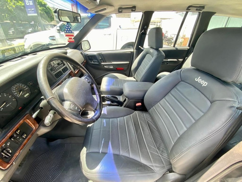 Imagem 8 de 11 de Jeep Grand Cherokee 4.0 Laredo 4x4 6i 12v