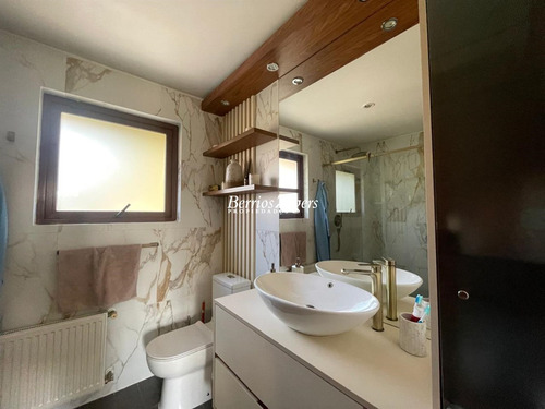 Casa En Arriendo De 5 Dorm. En Las Condes
