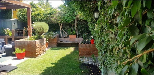Casa En Venta De 4 Dorm. En La Reina