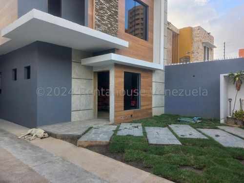 Hermosa Towhouse En Venta En Obra Gris Para Remodelar A Su Gusto Duplex