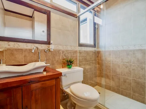 Casa En Venta En Loma Del Escobero. Cod V776118