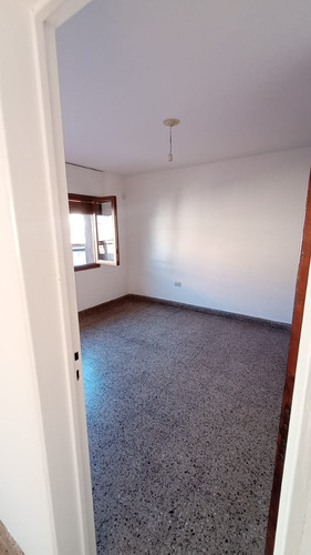 Alquilo Casa Céntrica A Mts De Plaza Colón,con Patio