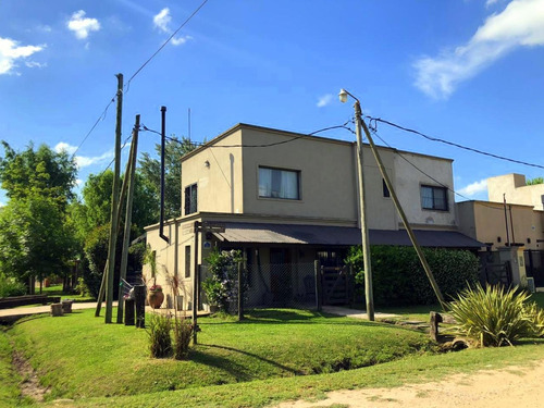 Cañuelas -hermosa Casa Con Pileta En Venta