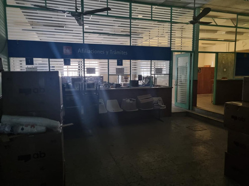 Colonia Y Vazquez, Edificio Entero , 2465 M2 , 6 Pisos , Ascensores !!