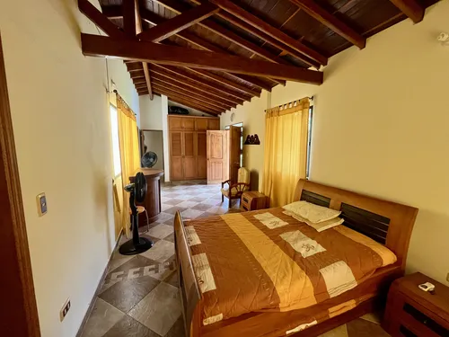 Finca Exclusiva En San Jerónimo Con Piscina Y Amplios Espacios