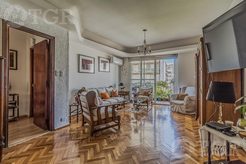 Semipiso En Venta En Recoleta, 3 Dormitorios Con Dependencia Y Balcon Corrido Al Frente