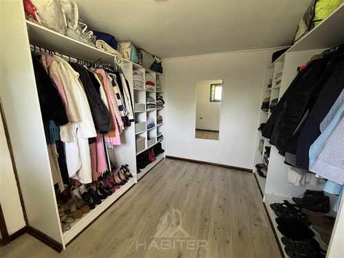 Casa En Venta De 5 Dorm. Con Parcela En Yerbas Buenas