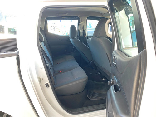 Nissan NP300 2.5 Doble Cabina S Pack Seg Mt