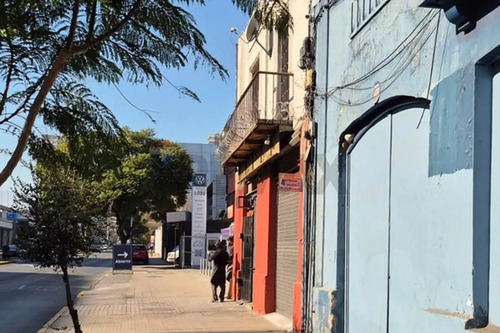 Local Comercial En Irarrázaval, Junto A Metro