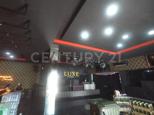 En Venta Local Comercial Con Excelente Ubicación En El Centro De Cancún C3139