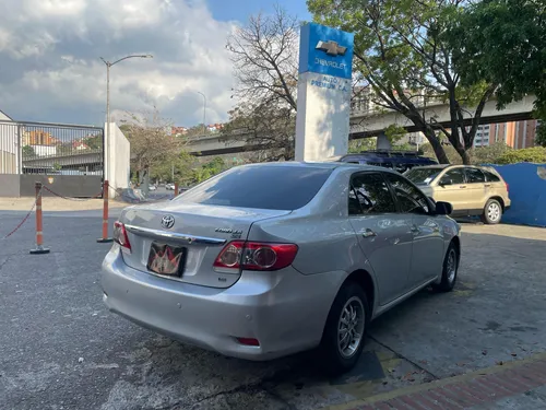 Toyota Corolla Sedan 2013