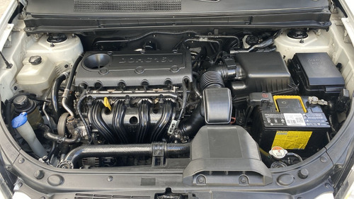 Imagen 24 de 25 de Kia New Carens Ex 2013