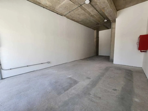 Amplio Local Comercial En Sector Céntrico (170927)