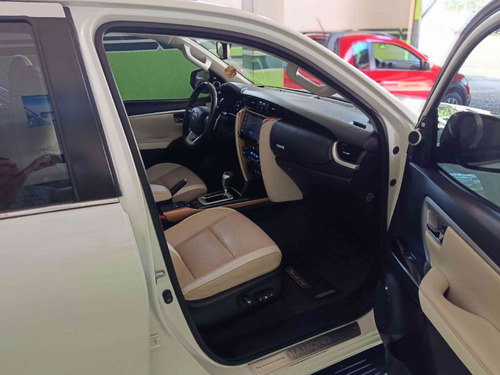 Toyota Hilux SW4 2.8 SRX DIAMOND 4X4 7 LUGARES 16V TURBO INTERCOOLER DIESEL 4P AUTOMÁTICO