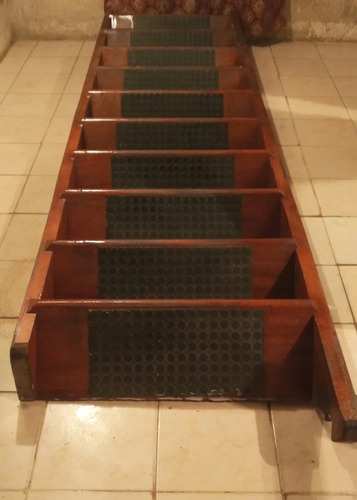Escalera Caoba Roja