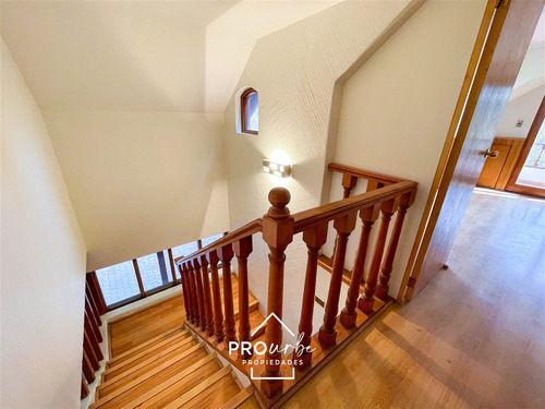 Casa En Venta De 5 Dorm. En Las Condes