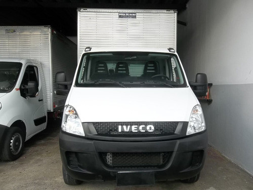 Imagem 11 de 12 de Iveco 35s14, 2018, Baú, Ar Condicionado, 42.285 Km