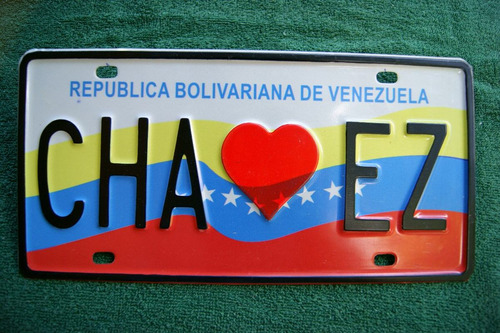 Placa Corazon Chavez Reflectiva Alto Relieve