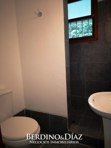Casa - Lugano Hermoso Chalet En Venta 6 Dormitorios- Ref: 523