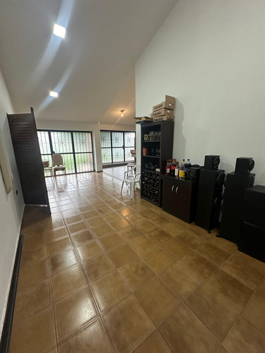Casa Venta Arguello Amplia 3 Dormitorios Patio Enorme Pileta
