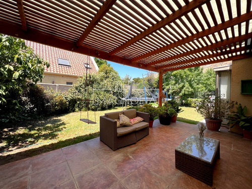 Casa En Venta De 4 Dorm. En Condominio El Umbral Chicureo