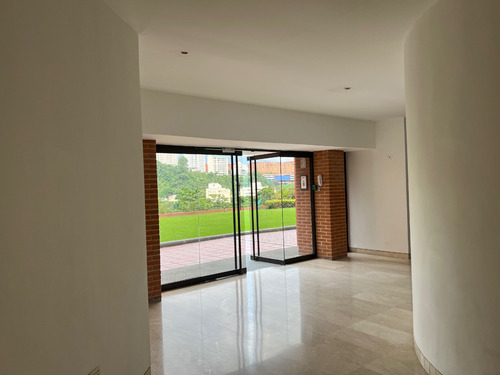 Se Vende Ph En La Urb. Lomas De La Alameda Con Vista Al Ávila Y 2 Terrazas.