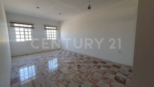 Exclusiva Propiedad Con Vista Panorámica, Ubicada En Fraccionamiento Privado