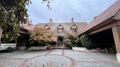 Casa En Venta De 7 Dorm., Bernardo Larraín, Lo Barnechea. 