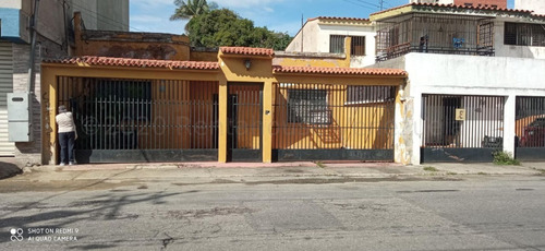 Imagen 1 de 30 de Casa En Venta En El Centro De Barquisimeto Lara 0.4.2.4.5.9.3.7.5.4.2 Rent-a-house Centro Occidente Mls Código Rent-a-house: 22-8451