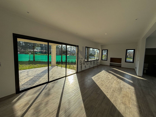 Casa En Venta En Santo Tomas, Pilar, G.b.a. Zona Norte