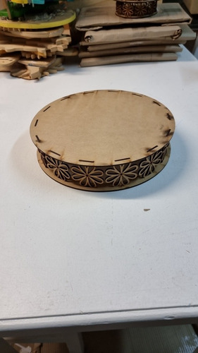 Imagen 2 de 5 de Posa Torta Calado Mdf