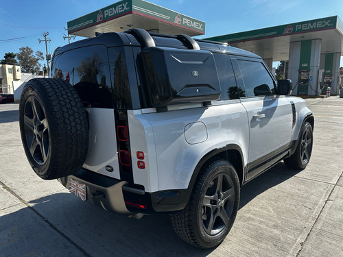 Land Rover Defender 2023