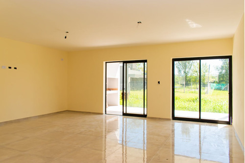 Casa En Venta En Las Quintas 2