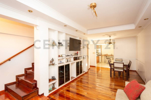 Imagen 17 de 30 de Venta Casa 3 Plantas + Altillo En Coghlan (dos Cocheras) 200 M2 Totales