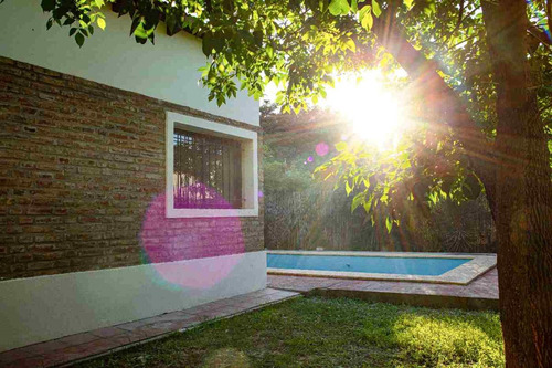Casa De 2 Dormitorios Con Pileta En Venta - Roldan