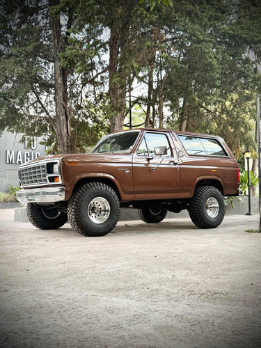 Ford Bronco V8