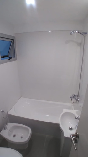 Excelente Departamento Un Dormitorio 6 E/ 65 Y 66