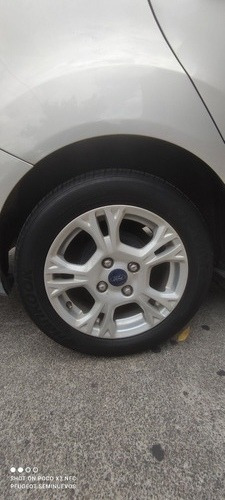 Imagen 7 de 12 de Ford Fiesta 1.6 Se Sedan Mt 2016