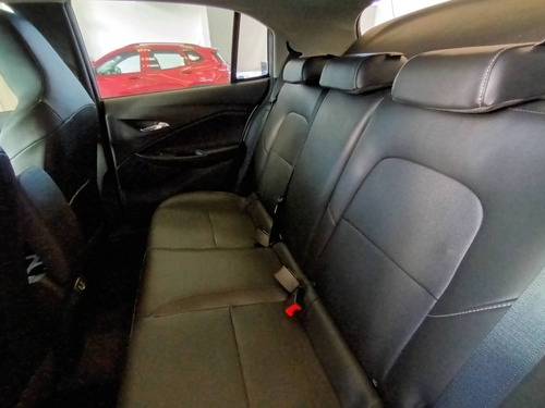 Imagen 13 de 21 de Chevrolet Onix Premier At Mr