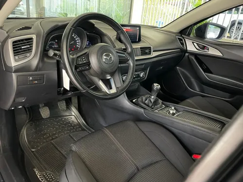 Mazda 3 Sedan 2.0L Touring MT
