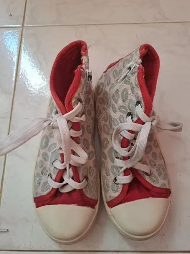 Converse rojas cheap bota niña