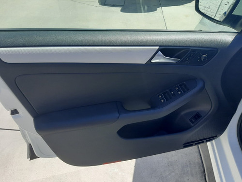 Imagen 12 de 15 de Volkswagen Jetta 2016