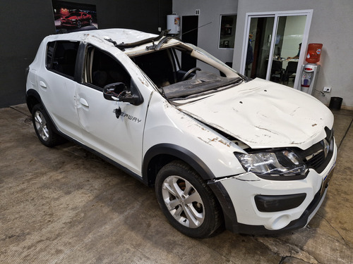 Renault Sandero Stepway -chocado-
