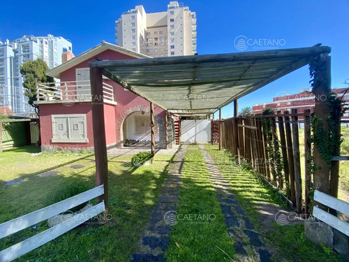 Venta Casa 5 Dormitorios. Playa Mansa, Punta Del Este
