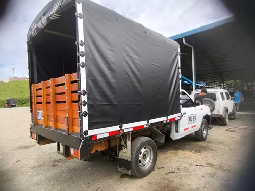 Nissan D22 Frontier 4x2 Gasolina Estacas